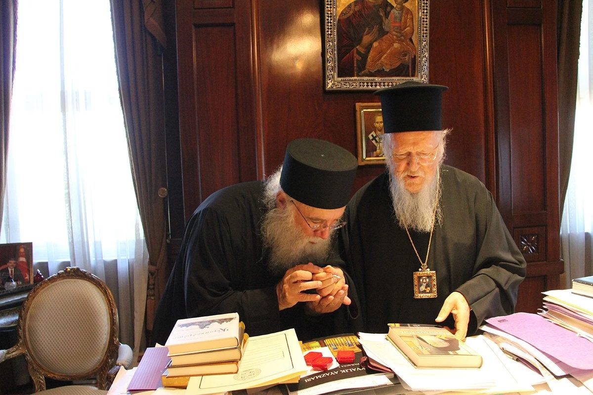 Γέροντας Νεκτάριος Μουλατσιώτης: «Προσπαθούν να υποβιβάσουν το Οικουμενικό μας Πατριαρχείο από » θρόνο »  σε » παραθρόνιο » » – «Το Οικουμενικό Πατριαρχείο λάμπει»